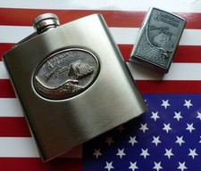 Flachmann und Benzinfeuerzeug