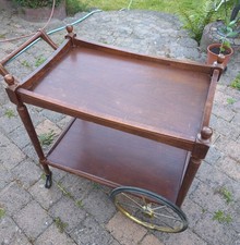 Retro-Servierwagen; Massivholz; gedrechselte Beine + Messingräder; TOP!