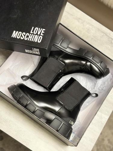 Women love moschino boots - women,