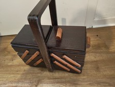 Omas alter Nähkasten | Nähkästchen aus dunklem Holz | Vintage