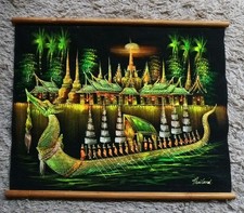 Drachenboot b. Nacht mit Tempel im Hintergrund auf Stoff handgemalt aus Thailand