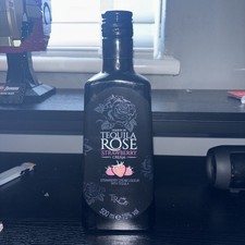 Leere TEQUILA ROSE Erdbeer