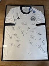 Original Team signiertes DFB