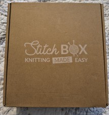 Stichkasten Strickset beinhaltet Wolle und Schnittmusterbuch