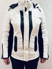 Schöner weißer Skianorak Der