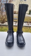 Gummistiefel im Bikerstiefel