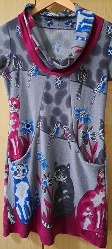 Strickkleid mit katzenmotiv - strickkleid,