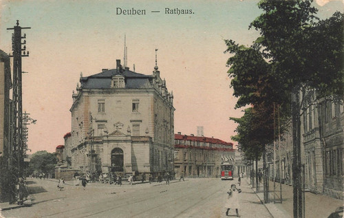 Straßenansicht mit rathaus - straßenansicht,