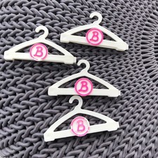 Vintage Barbie ,,4 Puppen Kleiderbügel“ Weiß/Pink!