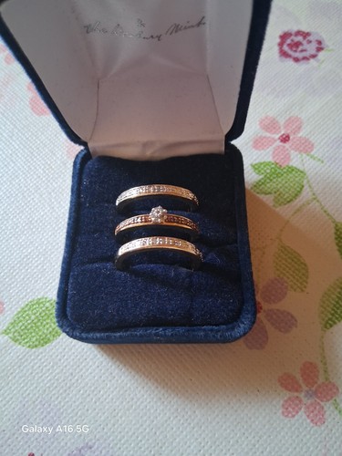 Drei ringe mit - mit, inschrift