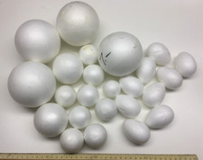 138 Styropor Kugeln und Eier aus dem Nachlass meiner Mutter - Bastelmaterial