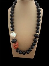 KORALLE UND ONYX HALSKETTE -