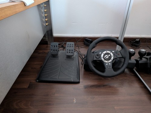 Logitech driving force - logitech,