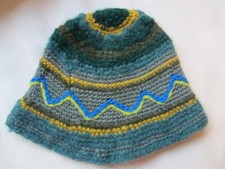 Stylische Maliparmi Strickmütze Schlapphut grün gelb blau neu ca. NP € 99