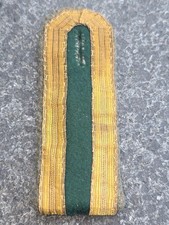 Eine Schulterklappe 4-streigiges Schulterstück mit Steg Militaria Herkunft unb.