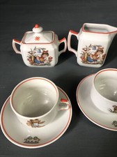 Altes eckiges Puppenstuben