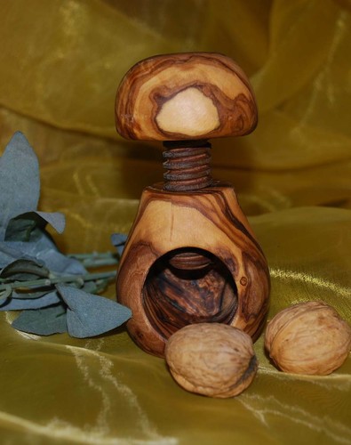 Nussknacker aus olivenholz - aus,
