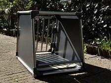 DIESE TRIXIE-HUNDEBOX IST FÜR MITTELGROSSE HUNDE, MEIN BULLY HAT 32 KG, GEEIGNET