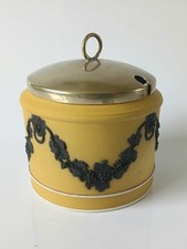 Wedgwood Jasperware gelb und