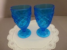 2 alte Glas Becher Fußbecher