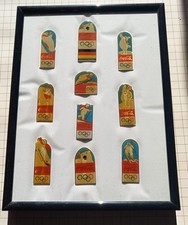 Coca Cola Pin Set -  "10 x Olympische Wintersportarten" im Rahmen (Polarbären)