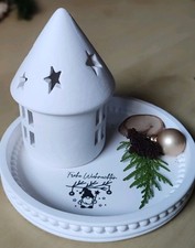 Weihnachtsteller mit Teelichthaus und weihnachtlicher Deko