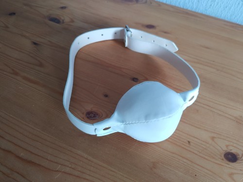 Ledermaske aus kunstleder - aus,
