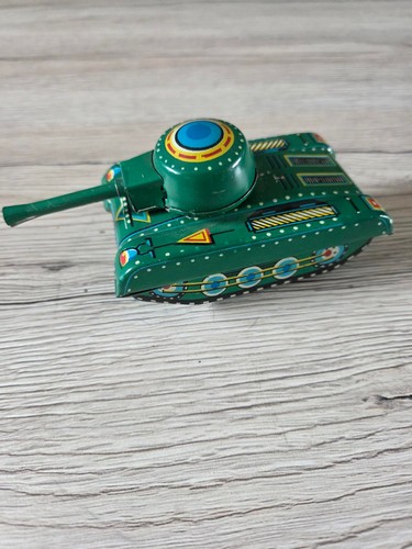 Vintage blechspielzeug panzer - blechspielzeug,