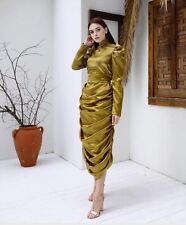 Trape Satinkleid in Gold /