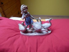 Porzellanfigur Mädchen mit Tieren