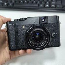 FUJIFILM X10 12MP