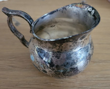 altes versilbertes Milchkännchen der Marke Gallo