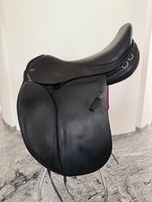 Dressursattel Velicea, Modell