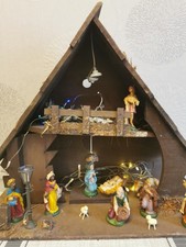 Weihnachtskrippe Aus Holz. Heilige Familie.