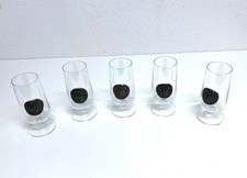 5 Münzgläser, kleine Biergläser mit Zinnplakette, römische Motive