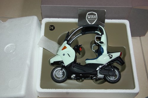 Bmw light green dealer - light,