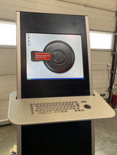 Infoterminal mit 19" Touch-Display und Tastatur