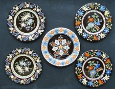 5 Teller, glasierten Ton