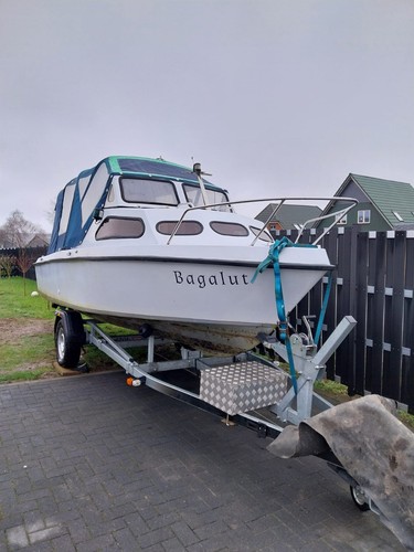 Boot mit motor und - mit,
