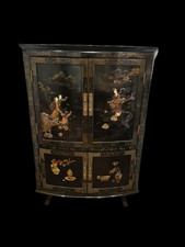 Antiker chinesischer Eckschrank – Holz Speckstein, handbemalt