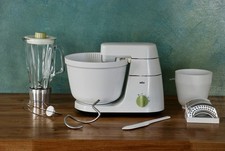 gepflegte BRAUN Küchenmaschine KM 32 mit viel Zubehör