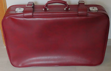 Alter Koffer dunkelrot ~