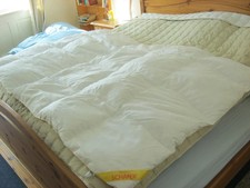 HOCHWERTIGES  FEDERBETT MIT