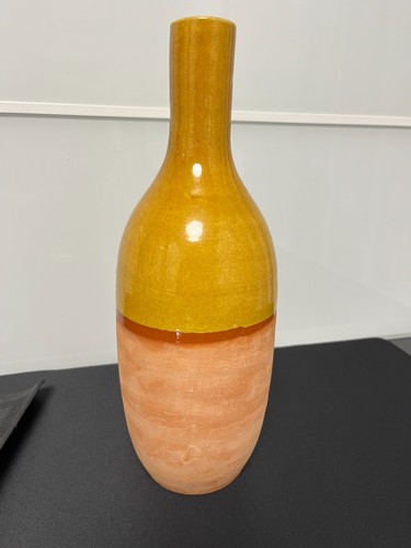 Dekorative vase aus ton - dekorative,