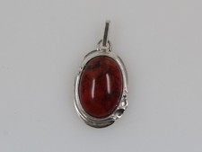 Schöner kleiner Anhänger aus