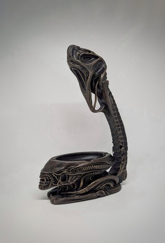 Giger stil aschenbecher - h.r.,