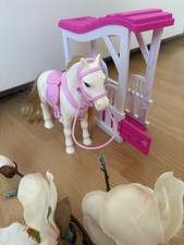 Pferd mit Stall Sattel &