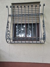 Schmiedeeisernes Fenstergitter, gebraucht, handgeschmiedet.