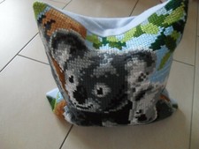 Kissen, Zierkissen, Handarbeit, gestickt, Dekokissen, Koala, Sofakissen, gefüllt
