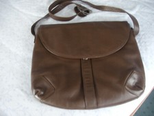 größere Umhängetasche von Voi, Schultertasche dunkelbraun 